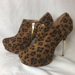 Suede leopard print Forever 21 booties size 10